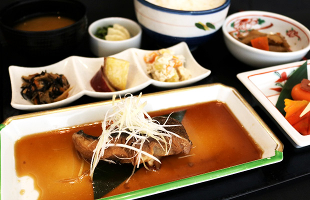 ぎんだらの煮魚定食